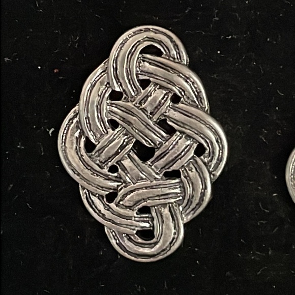 1 1/8” silver tone knotted Celtic weave pattern stud earrings - Picture 6 of 13